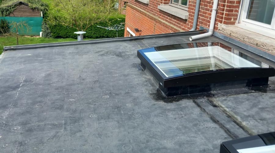 Rénovation de toiture plate à Quesnoy-sur-Deûle : isolation et puits de lumière