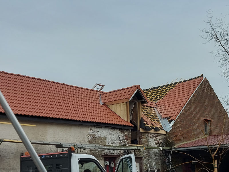 Toiture De Ferme En Cours De Renovation A Nieppe