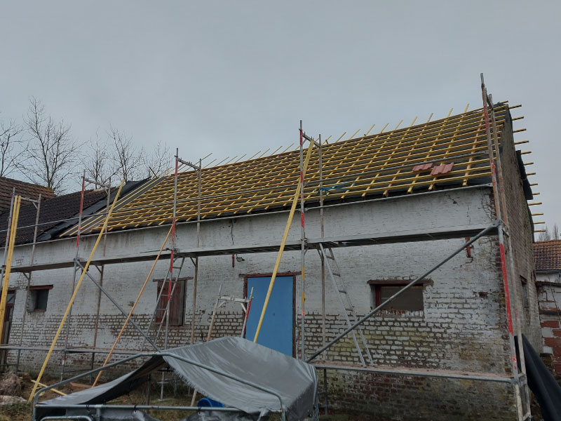 Toiture De Ferme En Cours De Renovation A Nieppe