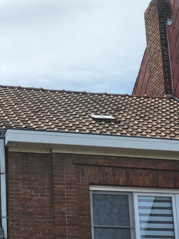 Vu Toiture Tuile à Lomme Avant Renovation
